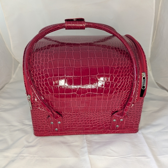 Handbags - Make-Up Case - Elegant Red Crocodile-Embossed Make-Up Bag